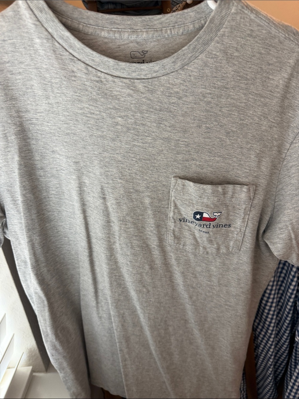 Vineyard Vines Heather Gray Short Sleeve Pocket Tee with Flag Whale